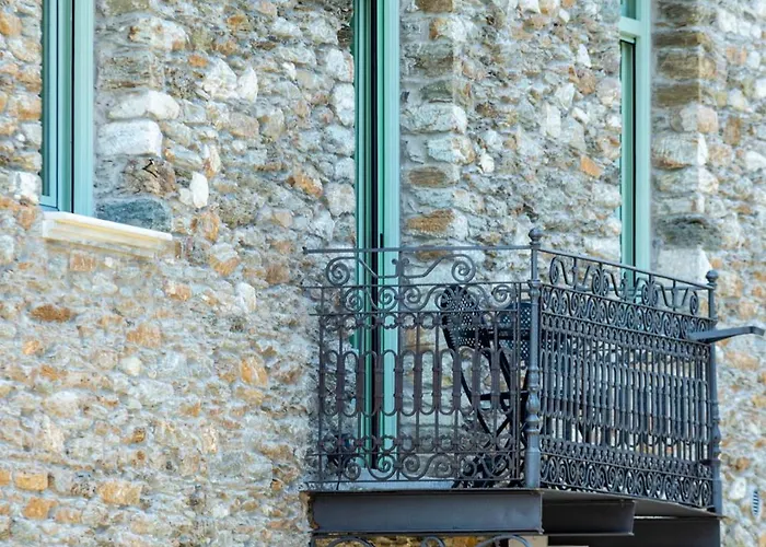 Ξενοδοχείο Nostos 5*